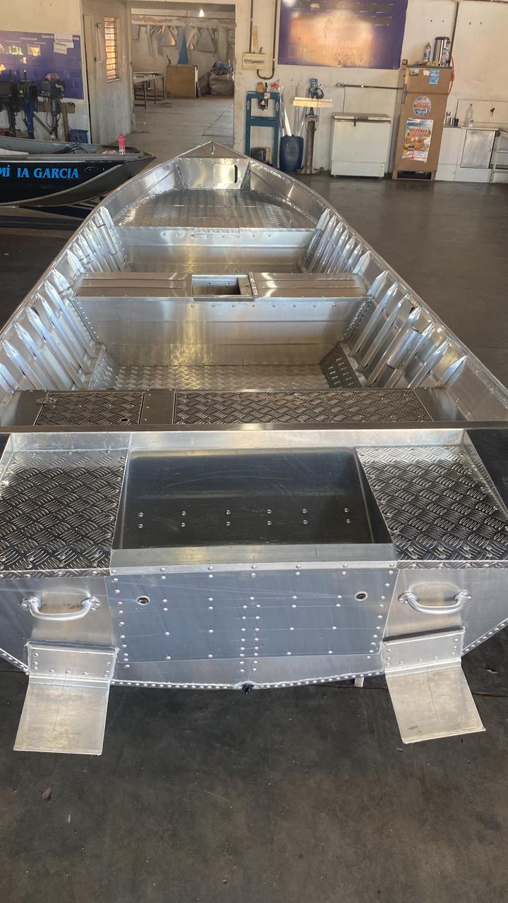 Barco pronto para entrega