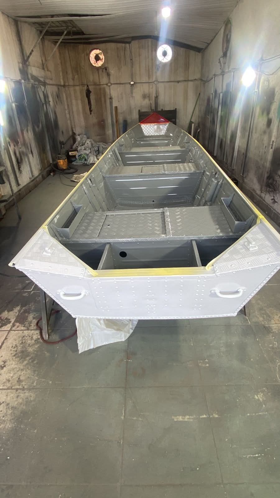 Barco com pintura personalizada