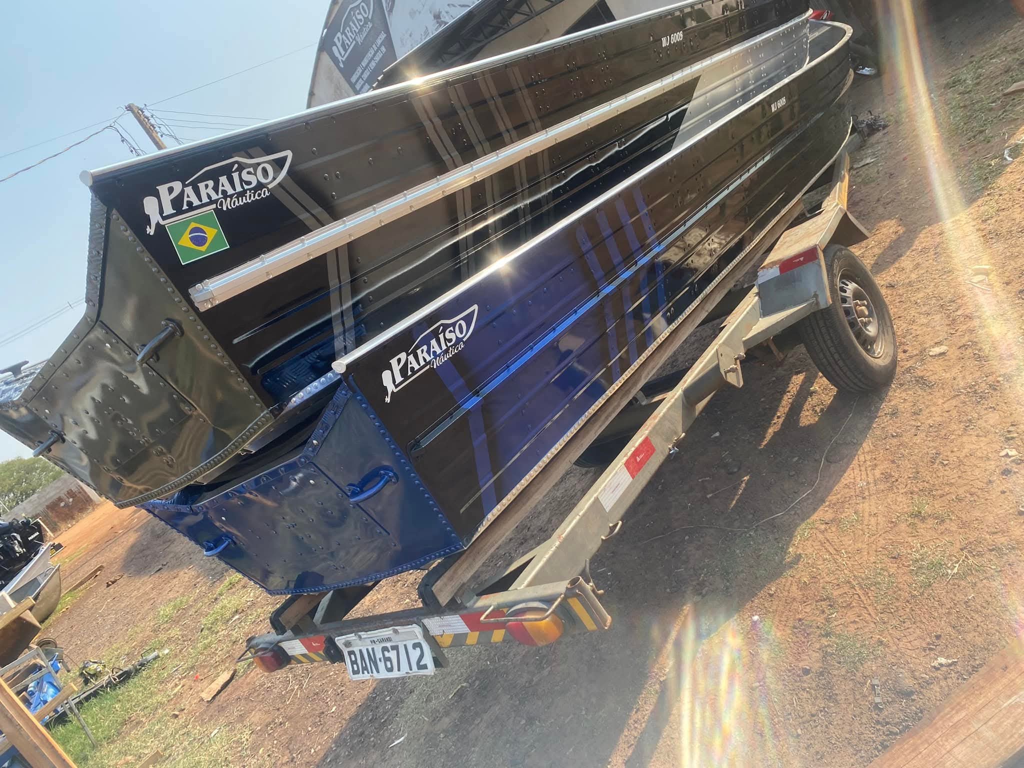 Barco de pesca reforçado