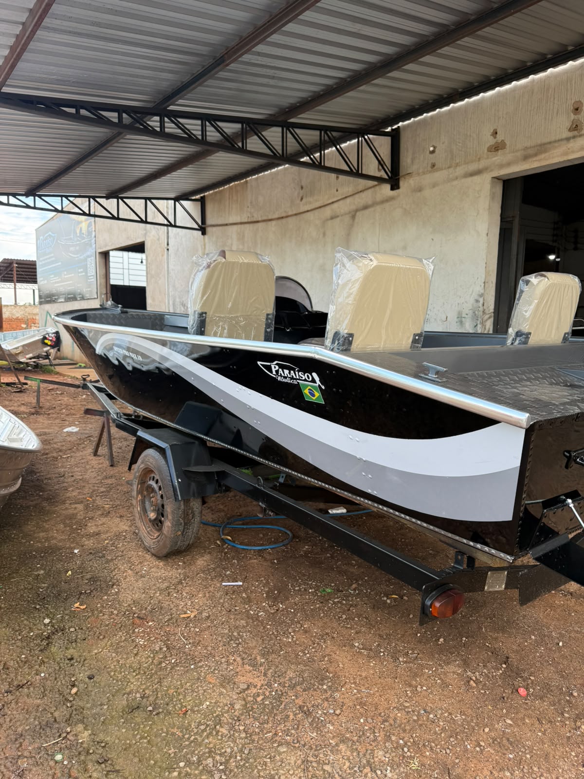 Barco de alumínio modelo 4