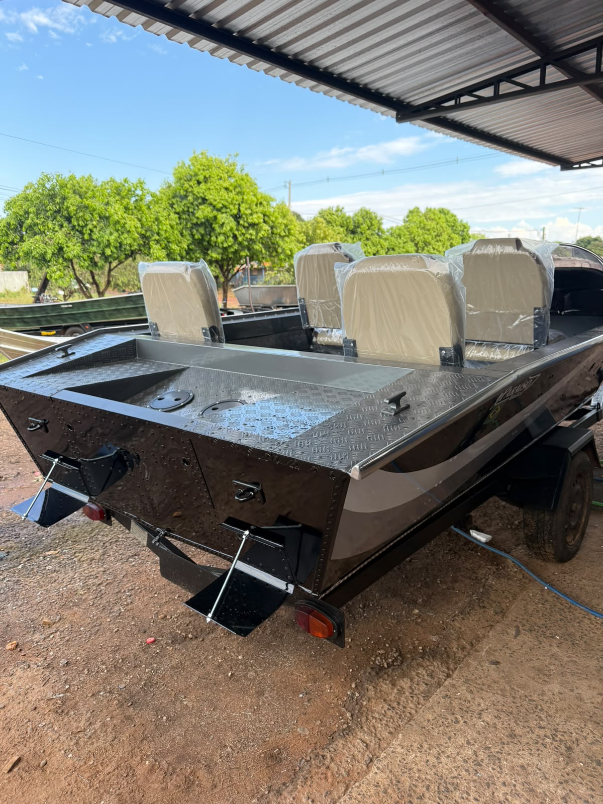 Barco de alumínio modelo 6