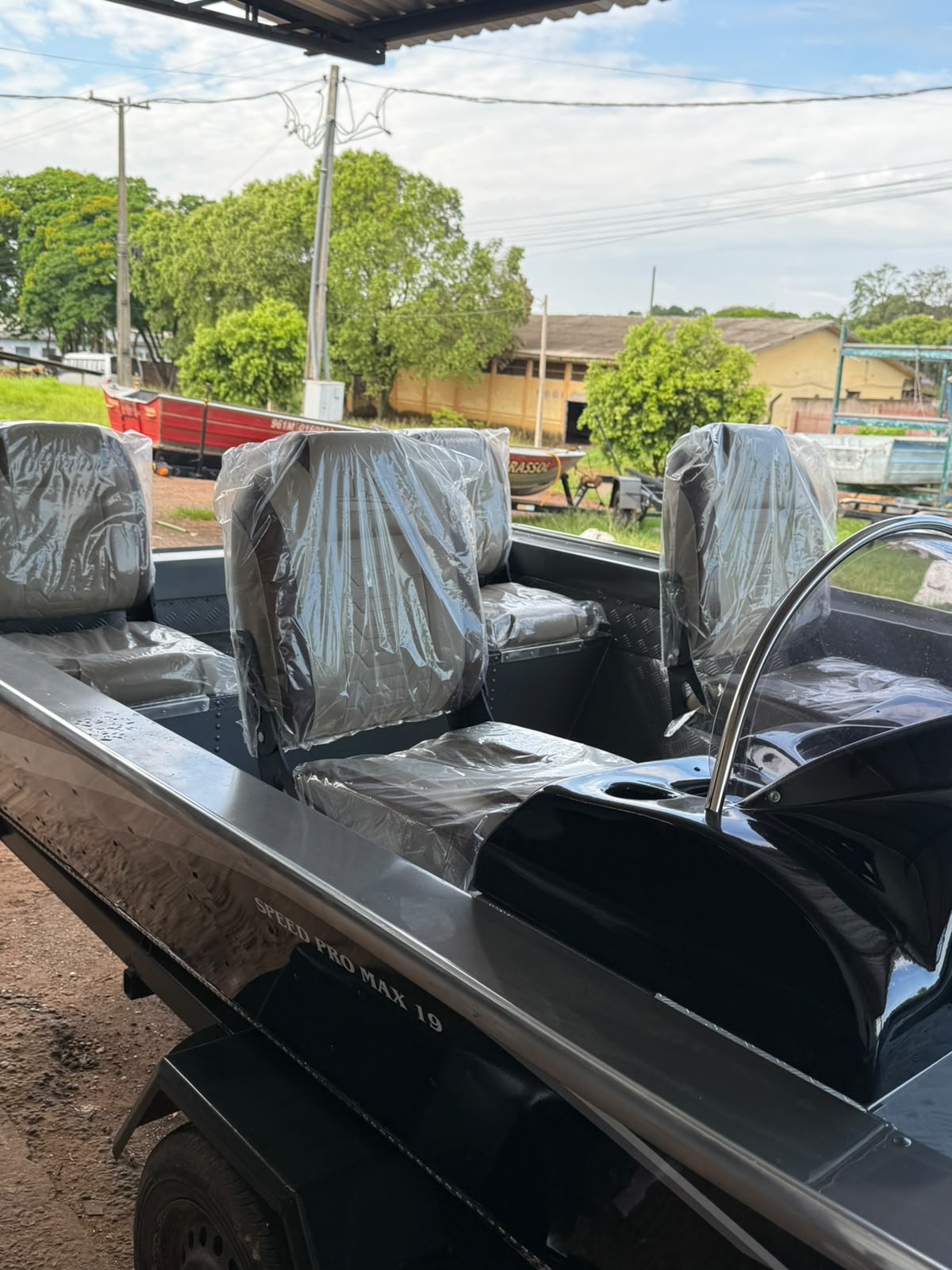Barco de alumínio modelo 8