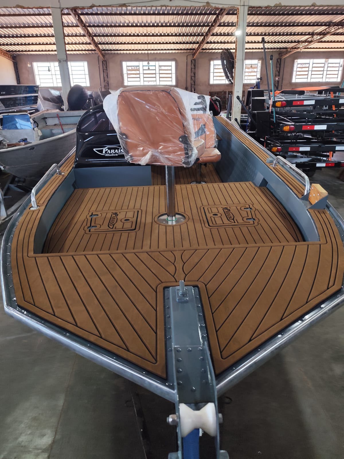Barco de alumínio modelo 10