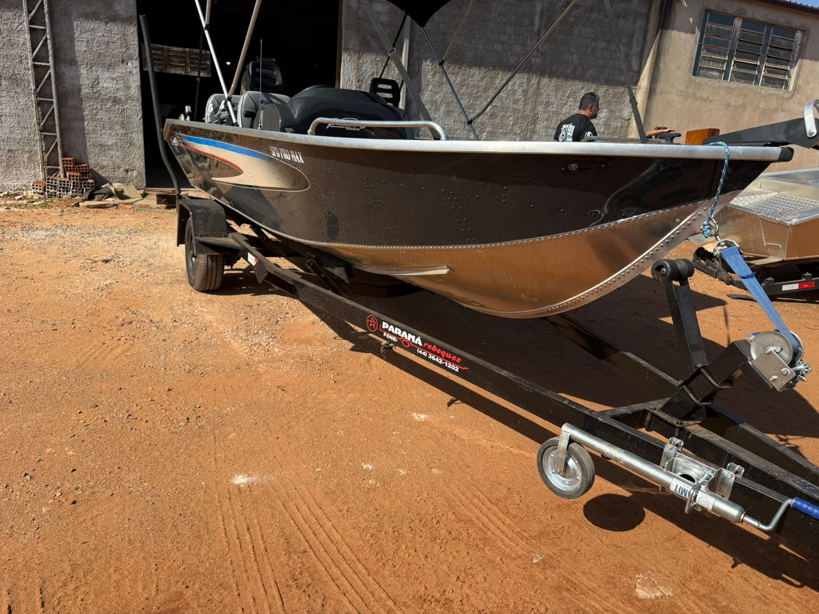 Barco de alumínio modelo 12