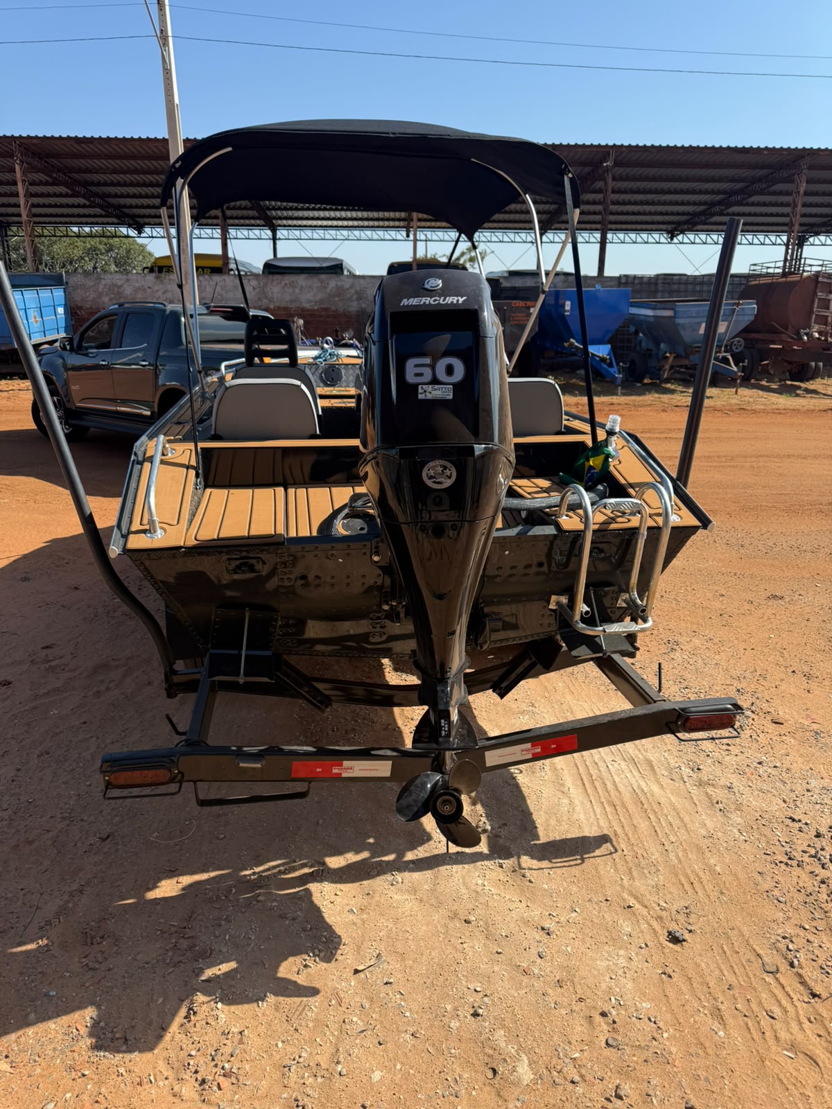 Barco de alumínio modelo 15